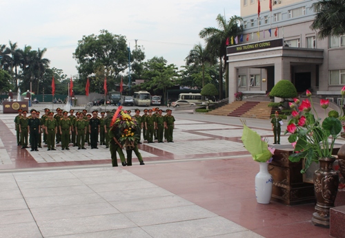 Học viện CSND dâng hương tượng đài Chủ tịch Hồ Chí Minh nhân ngày thành lập trường